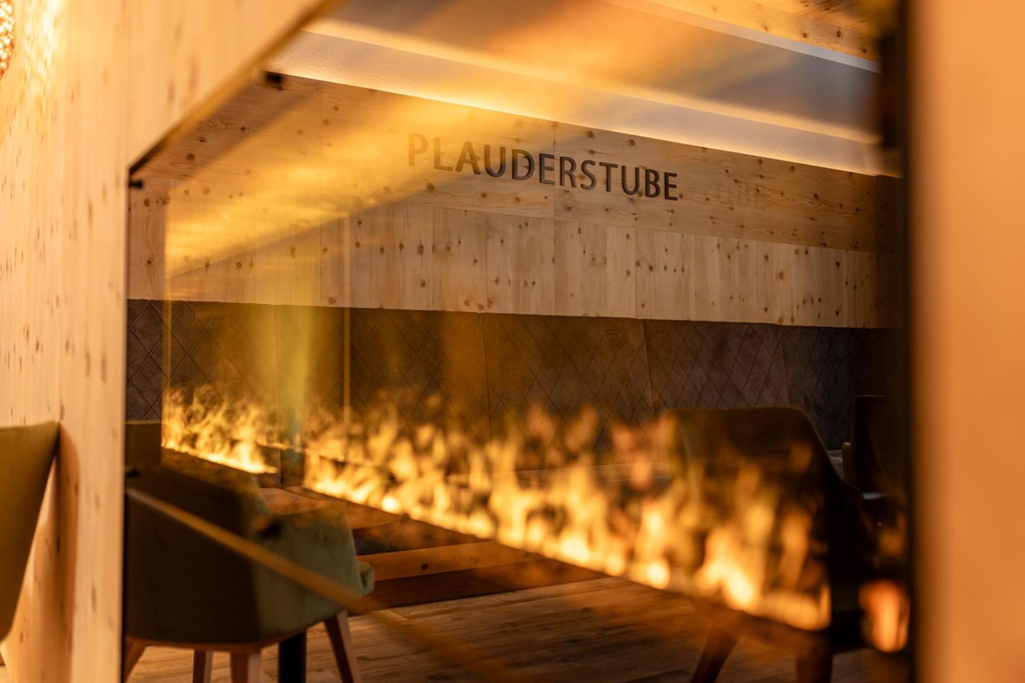 Thermal-Badhotel Kirchler Tux Bagian luar foto