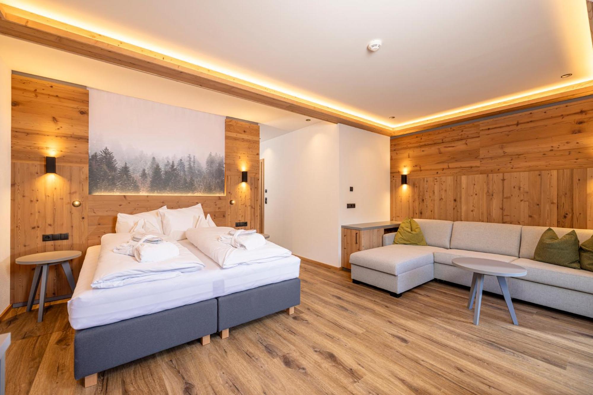 Thermal-Badhotel Kirchler Tux Bagian luar foto