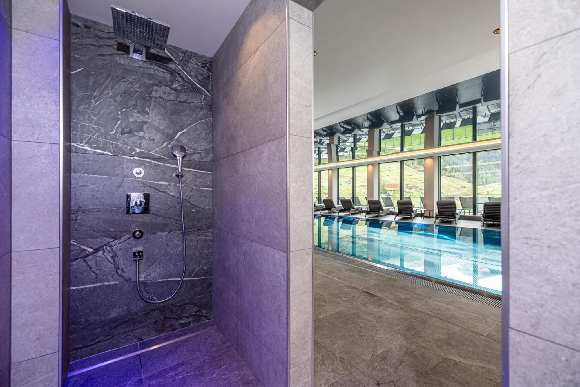 Thermal-Badhotel Kirchler Tux Bagian luar foto