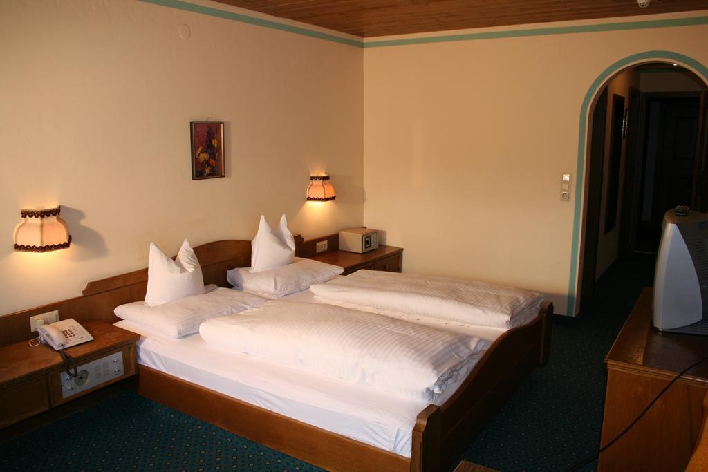 Thermal-Badhotel Kirchler Tux Ruang foto
