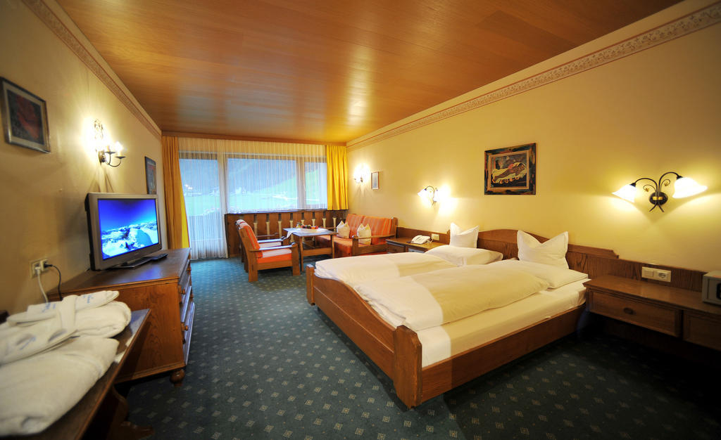Thermal-Badhotel Kirchler Tux Ruang foto